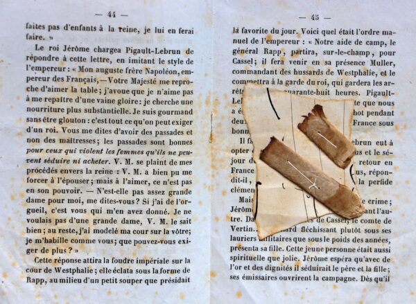 Deux mégots de cigarette fumées par Napoléon III après la capitulation de Sedan.