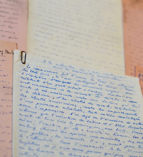 Manuscrits de 11 chroniques de Thierry Maulnier pour le Figaro