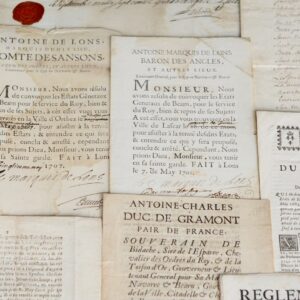 Ensemble de 8 documents béarnais, XVIIe-XVIIIe