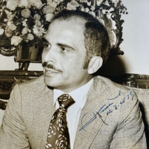 Beau portrait signé du roi Hussein de Jordanie
