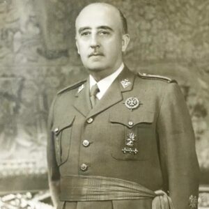 Beau portrait dédicacé du général Franco, en tenue militaire