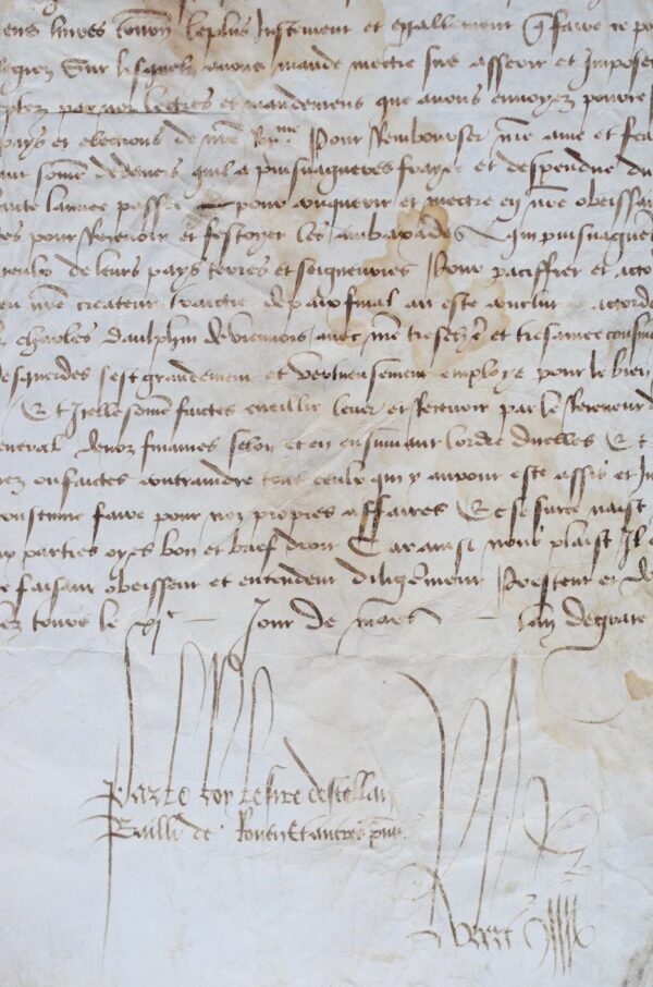 Louis XI lève de nouveaux impôts à Nemours et prépare la paix d'Arras.