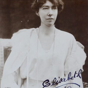 Beau portrait signé de la reine des Belges Élisabeth, en 1928