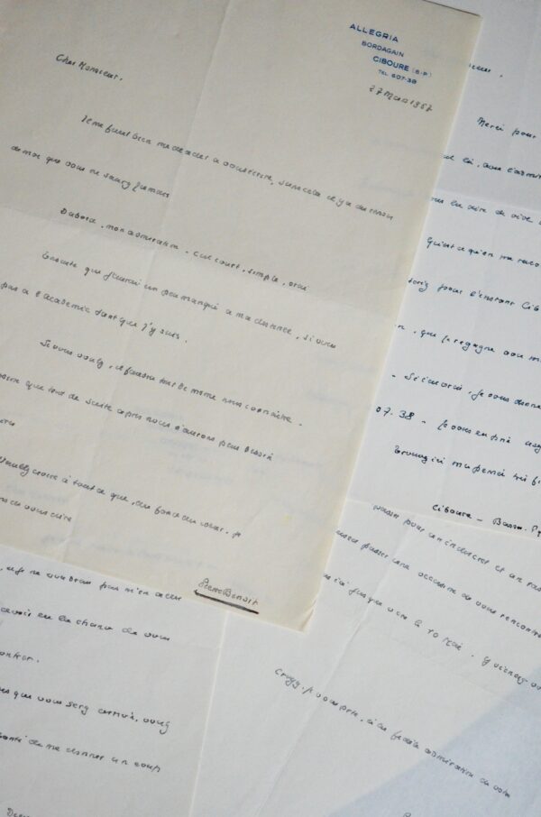 4 lettres de Pierre Benoit à Malraux et un brouillon de réponse de Malraux