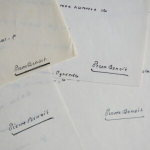 4 lettres de Pierre Benoit à Malraux et un brouillon de réponse de Malraux