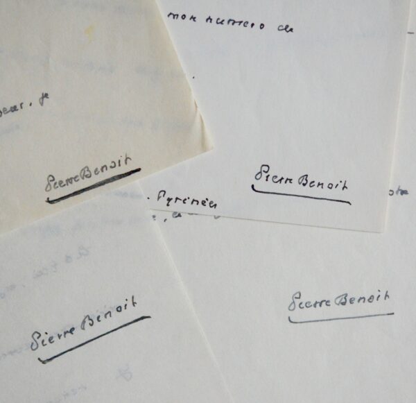 4 lettres de Pierre Benoit à Malraux et un brouillon de réponse de Malraux