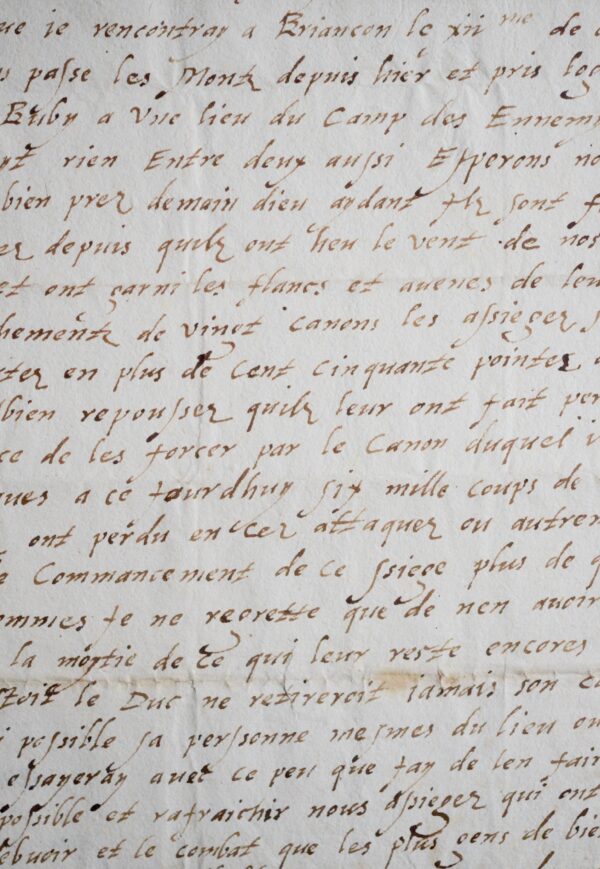 Lesdiguières s'adresse à d'Ornano pendant un siège contre le duc de Savoie