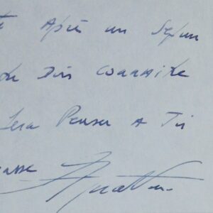 Charles Aznavour rentre de Los Angeles et félicite une jeune chanteuse