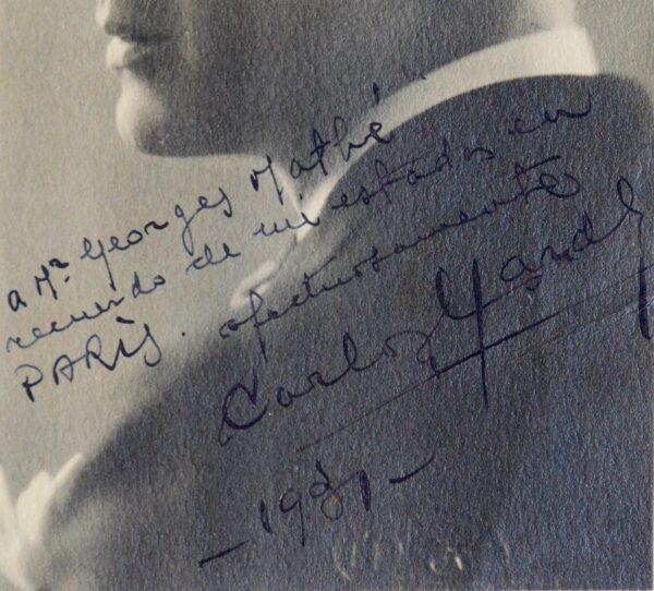 Beau portrait photographique dédicacé de la figure de tango : Carlos Gardel