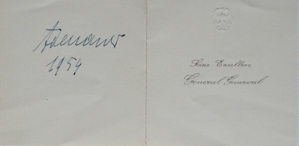 Konrad Adenauer signe le menu du dîner de départ du général Ganeval