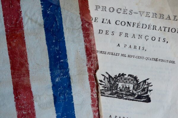 Procès-verbal de la confédération des François avec rare papier peint révolutionnaire bleu blanc rouge