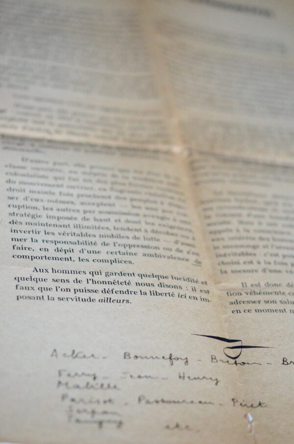 Epreuve corrigée par André Breton du manifeste anticolonialiste : "Liberté est un mot vietnamien"