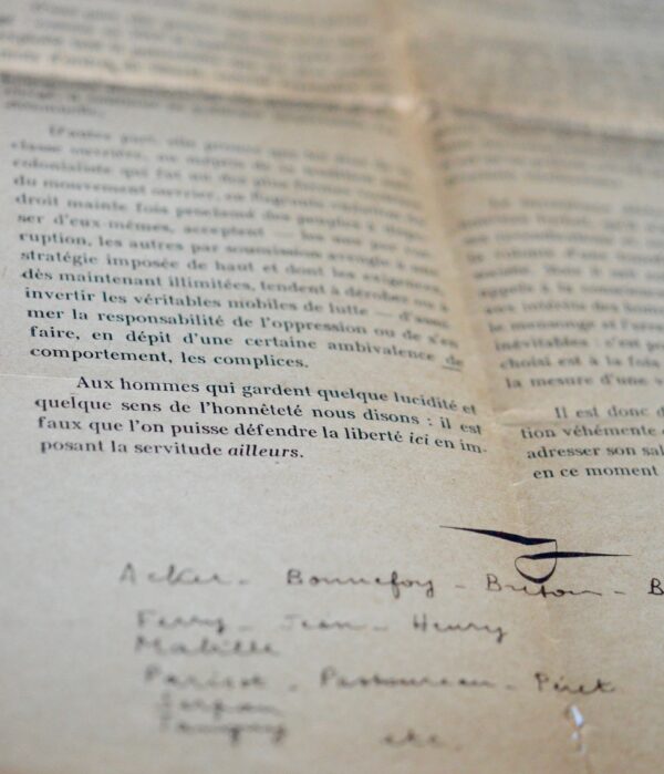 Epreuve corrigée par André Breton du manifeste anticolonialiste : "Liberté est un mot vietnamien"