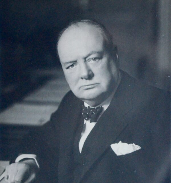 Très beau portrait photographique signé par Winston Churchill