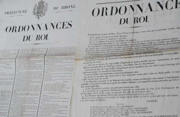 Deux affiches des "ordonnances de Saint-Cloud", prélude à la Révolution de 1830