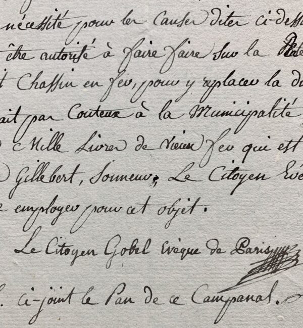 L'évêque de Paris, Gobel, demande le rétablissement d'une cloche de la fèche de Notre-Dame