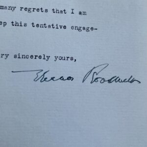 Eleanor Roosevelt annule un engagement depuis l'Hôtel de Crillon à Paris