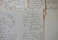 Le géographe Marcel Dubois rédige une préface à l'Oeuvre des voyages scolaires.