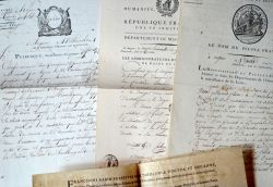 Intéressant ensemble de documents anciens sur Angers.