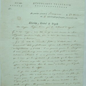 Le général Girardon félicité pour sa Légion d'Honneur.