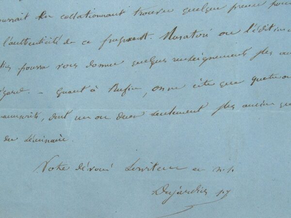 Le Père Desjardins cherche des preuves sur l'authenticité d'un fragment.