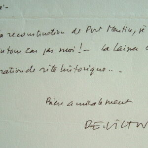 Paul-Emile Victor n'envisage pas la reconstruction de la base de Port-Martin.