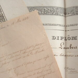 Deux diplômes de sociétés savantes drômoises.