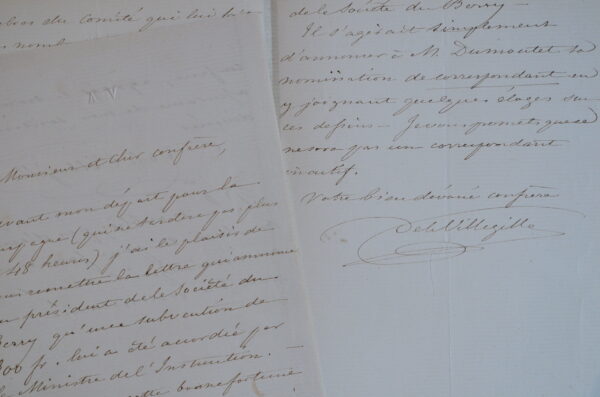 Arthur de La Villegille loue le travail de Jules Dumoutet sur Bourges.