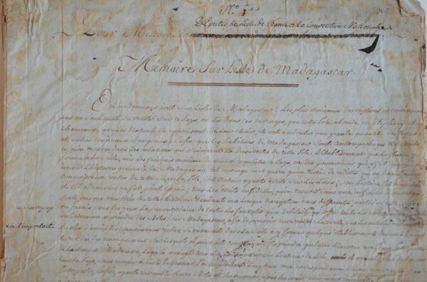 Important rapport d'exploration manuscrit de Madagascar du XVIIIe.