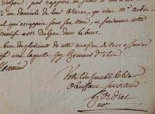 L'historien saint-quentinois Louis Hordret règle une affaire.