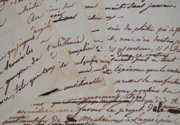 Découverte d'un gisement de gypse à Varen, sur les bords de l'Aveyron.