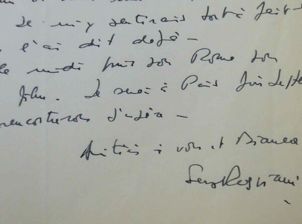 Serge Reggiani décline l'offre de jouer l'Oeuf de Félicien Marceau.