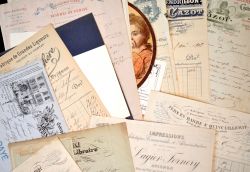 Ensemble d'une quarantaine de factures anciennes et vieux papiers sur le Vaucluse.